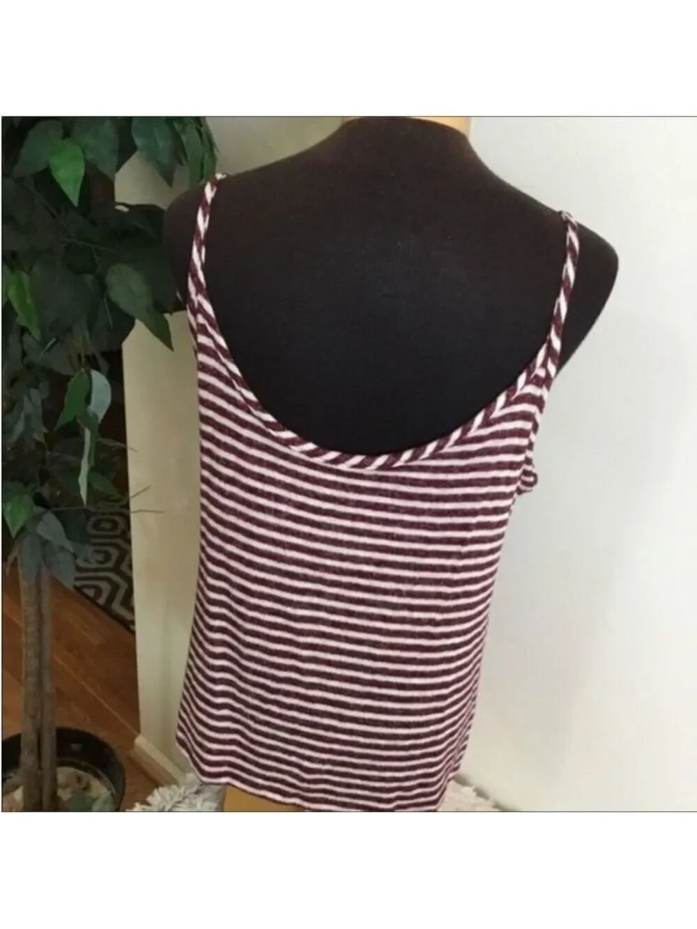 SO spaghetti strap striped top w/ knotted front Woman’s Juniors size L - Picture 3 of 14